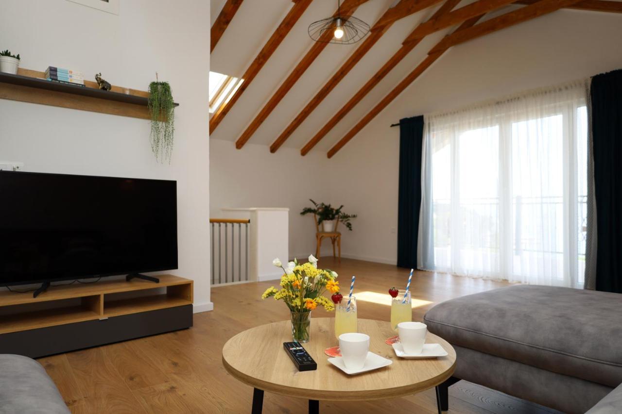 Holiday House Nono Сумартин Екстериор снимка
