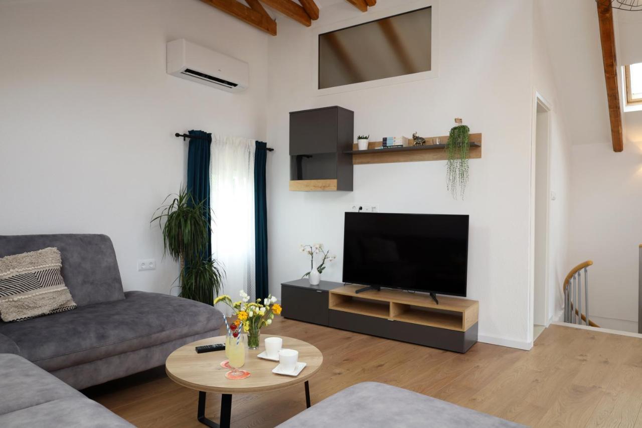 Holiday House Nono Сумартин Екстериор снимка