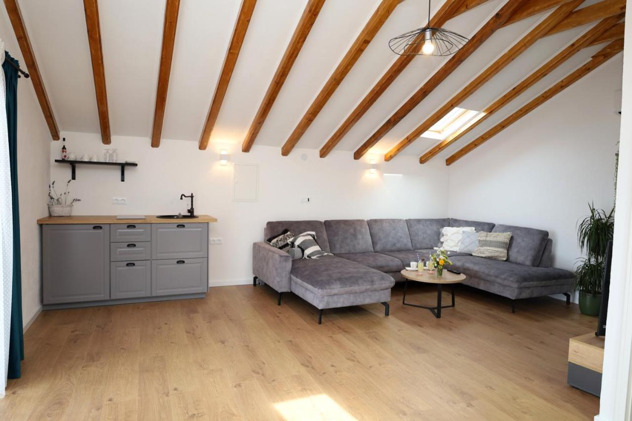 Holiday House Nono Сумартин Екстериор снимка
